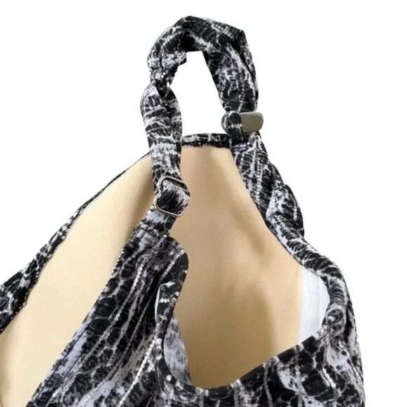 Miraclesuit Metallic Silver Chevron Python Siren OnePiece Swimsuit Size 8 NWT - Picture 6 of 14